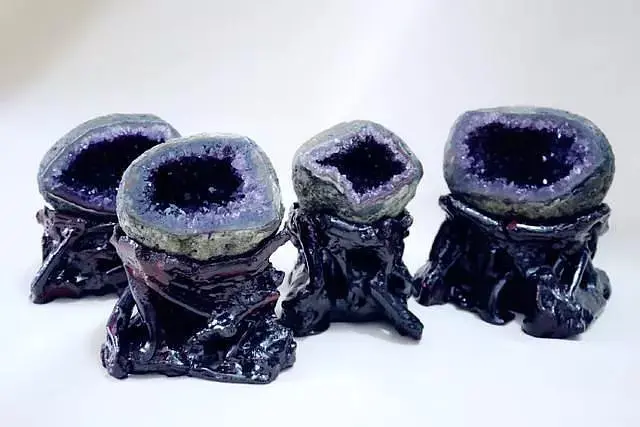 水晶聚宝盆和紫晶洞，财位最宜摆放的风水石！-菩心晶舍